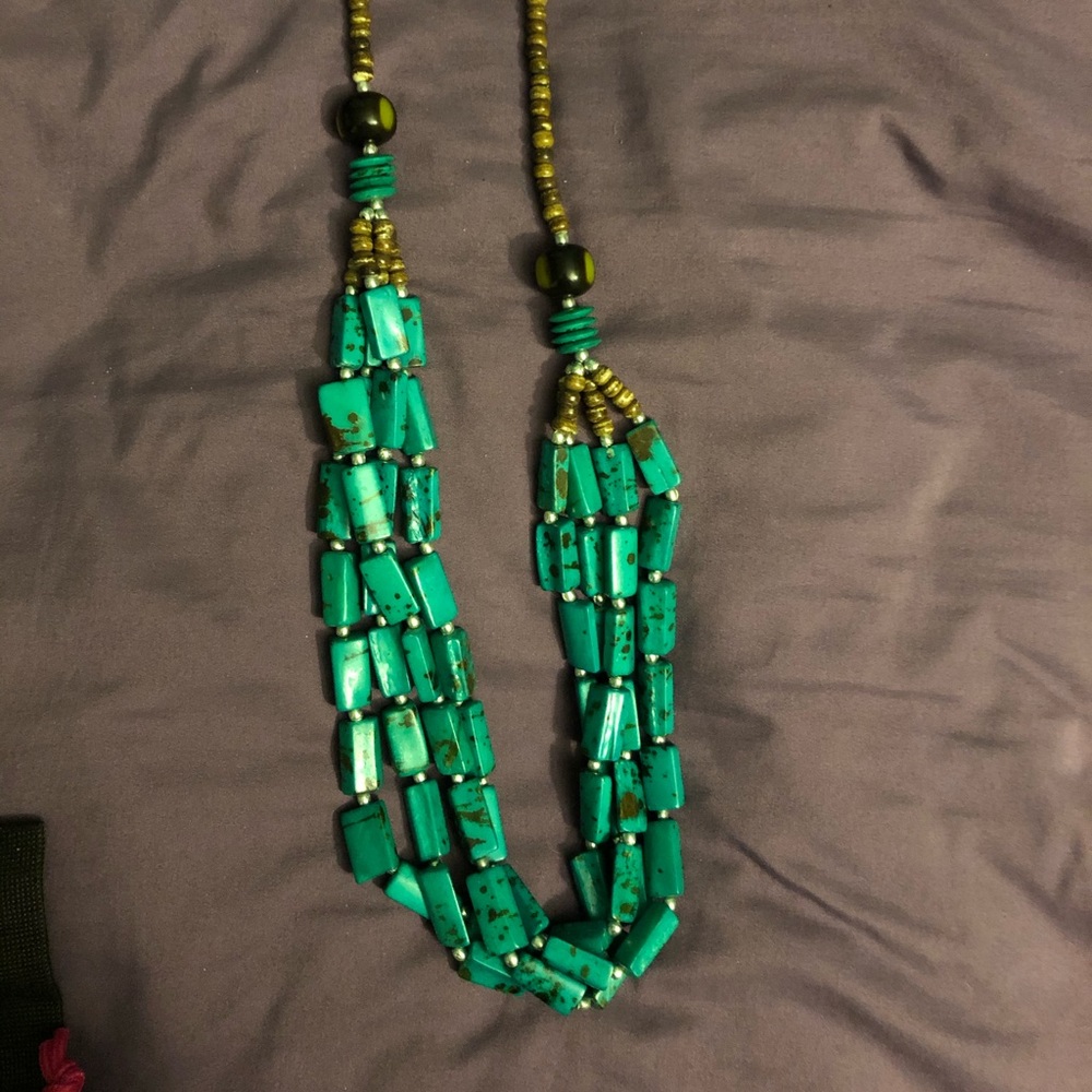 💥 2/$25 Beautiful beaded necklace